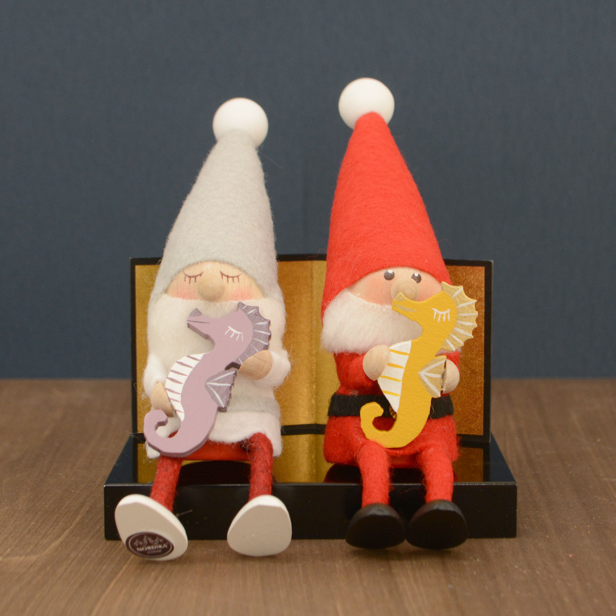 NORDIKA nisse ノルディカ ニッセ クリスマス 木製人形 ( タツノオトシゴを抱えたサンタ / サイレントナイト )