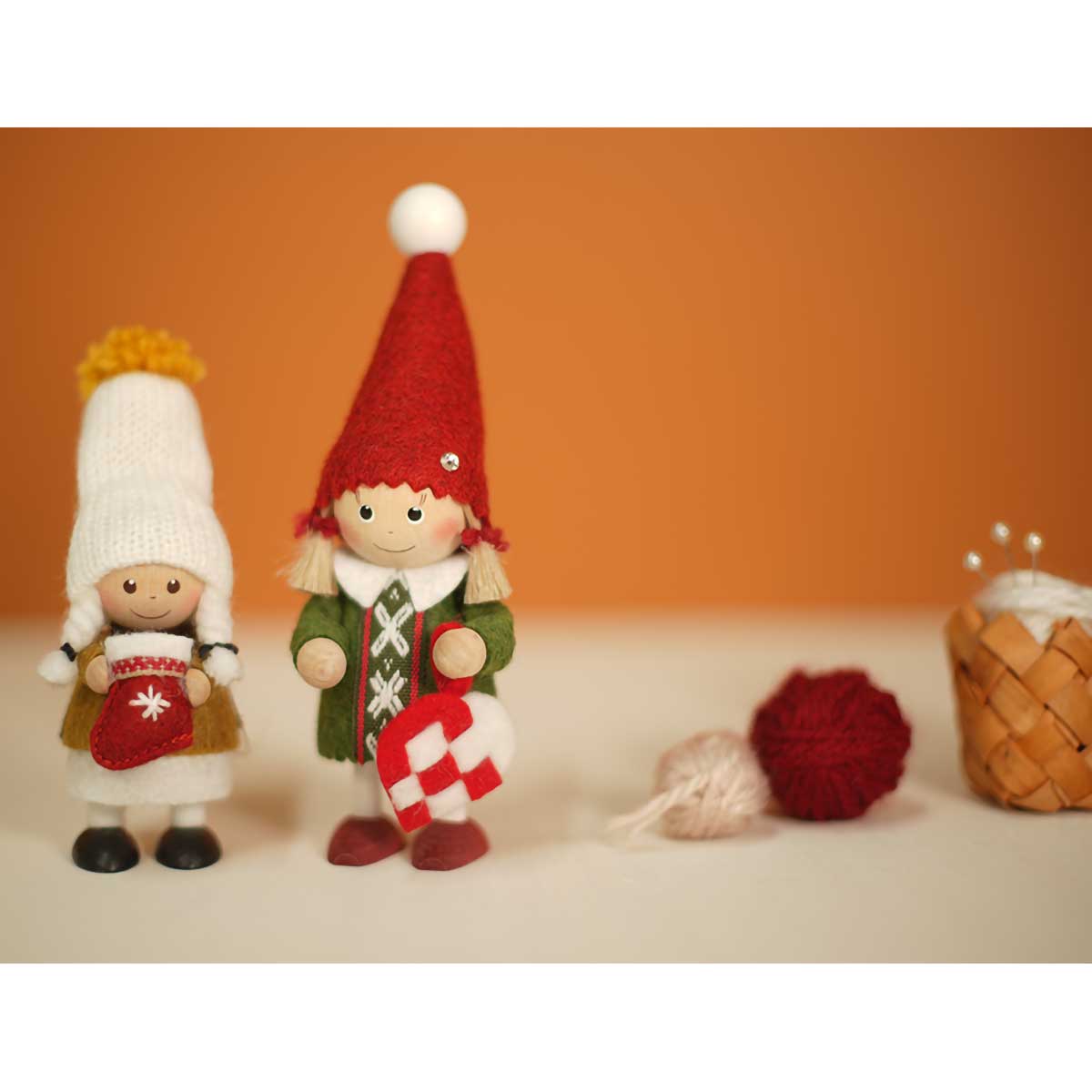NORDIKA nisse ノルディカ ニッセ クリスマス 木製人形 ( 靴下を持った女の子 / Jule Hygge )
