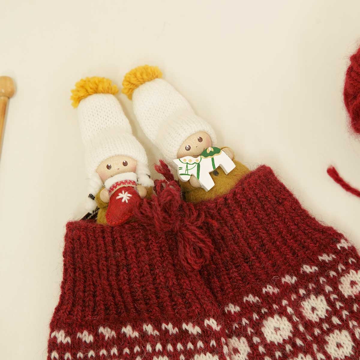 NORDIKA nisse ノルディカ ニッセ クリスマス 木製人形 ( 靴下を持った女の子 / Jule Hygge )