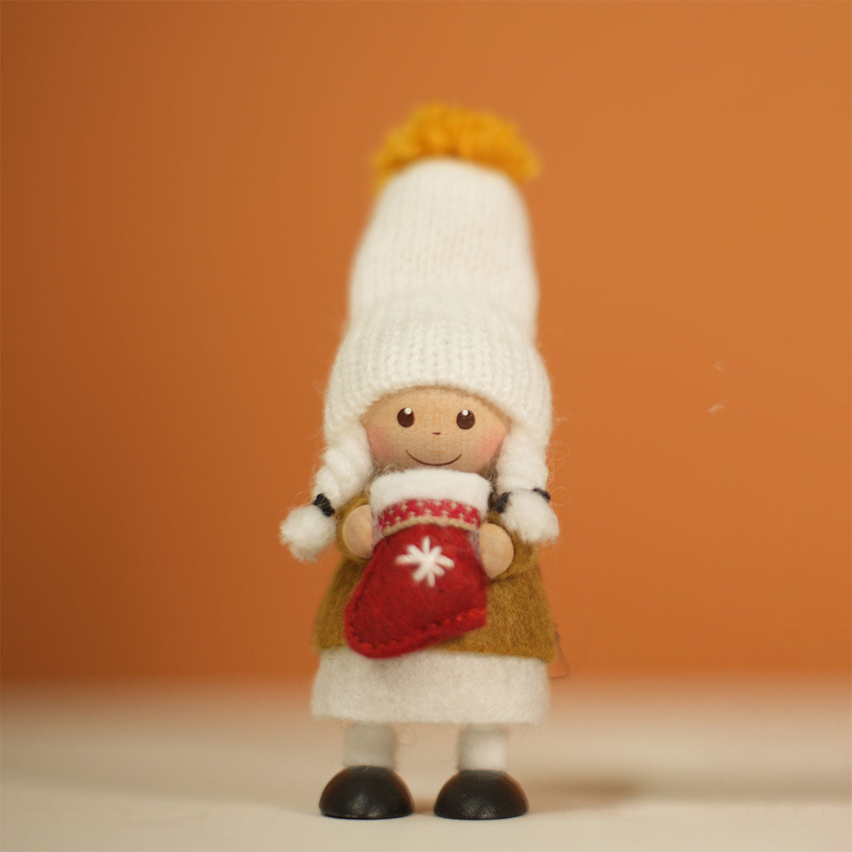 NORDIKA nisse ノルディカ ニッセ クリスマス 木製人形 ( 靴下を持った女の子 / Jule Hygge )