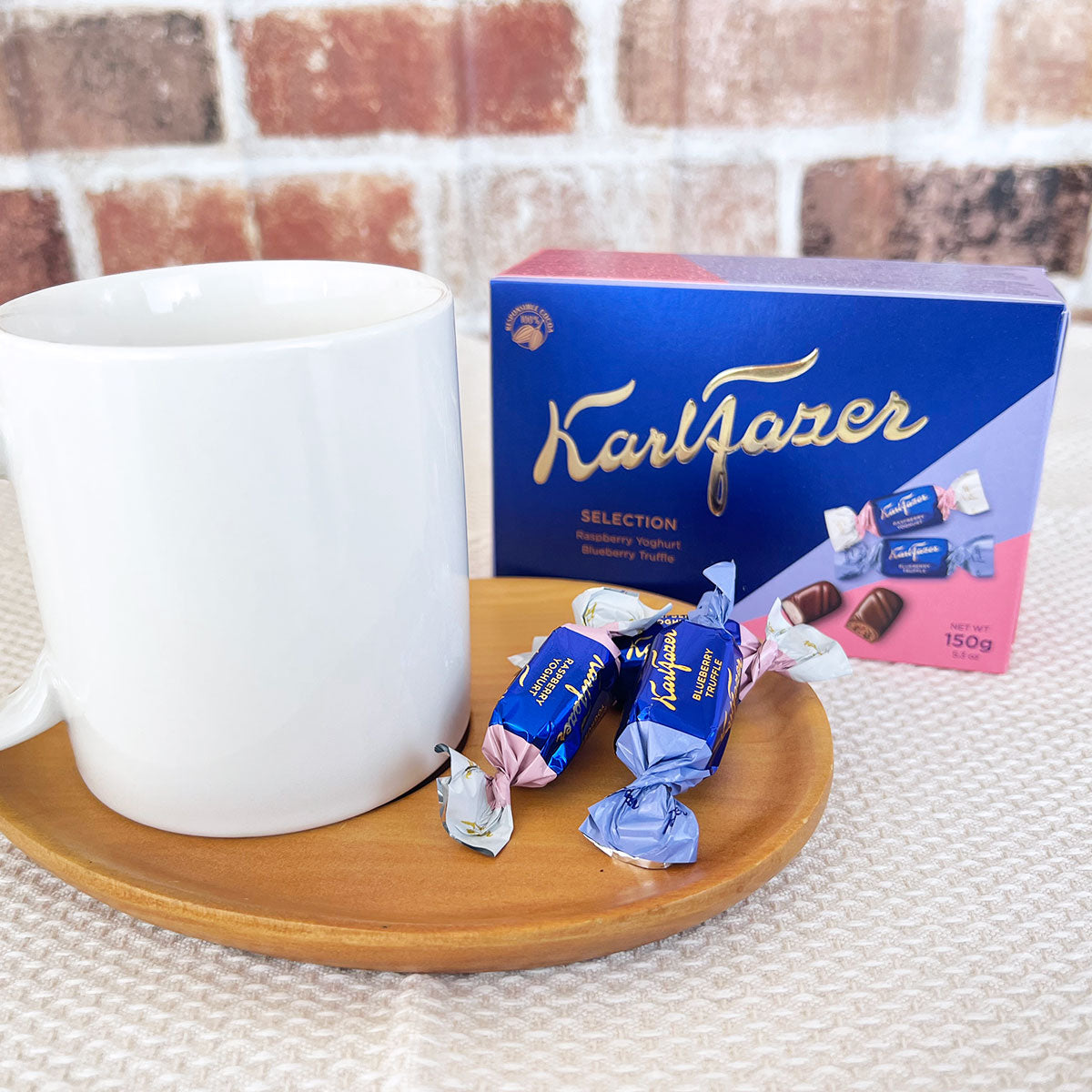 Fazer ファッツェル KarlFazer ラズベリーヨーグルト&ブルーベリーチョコレート ( 箱入り / 150g )
