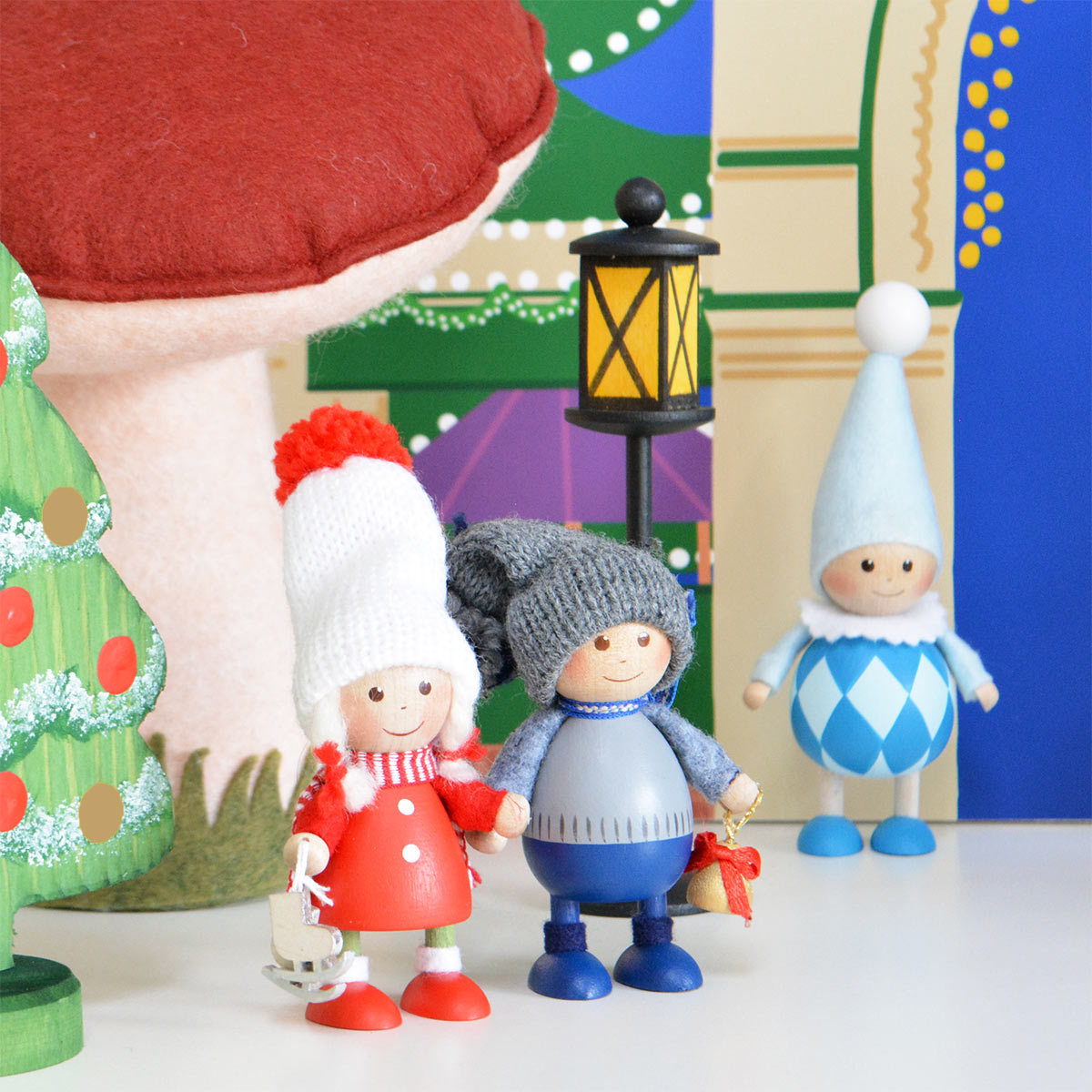 NORDIKA nisse ノルディカ ニッセ クリスマス 木製人形(スケート靴を持った赤いコートの女の子)