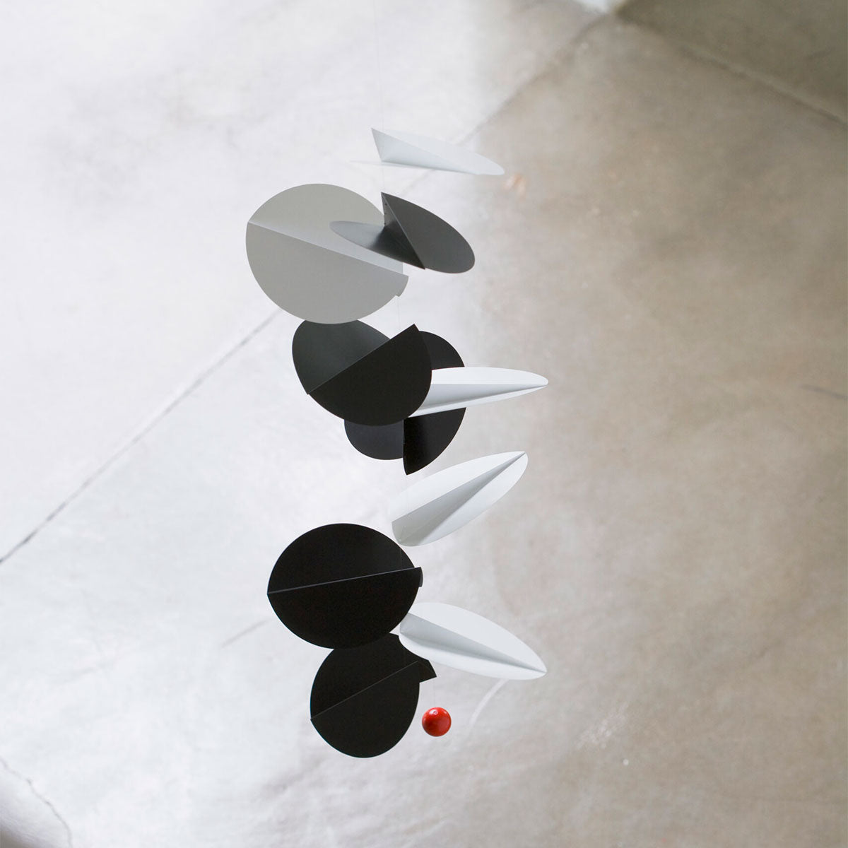 Flensted Mobiles フレンステッド・モビール(Turning Leaves ターニングリーブス / ブラック ホワイト / 141W)