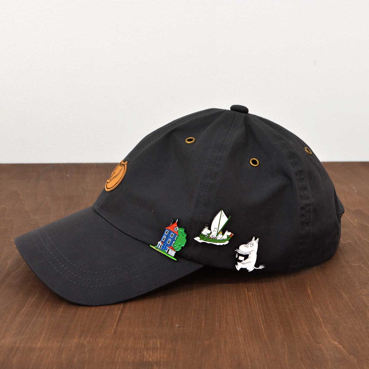 Moomin ムーミン PINBOX ピンボックス ピンバッジ ( ジャム瓶を運ぶムーミン )