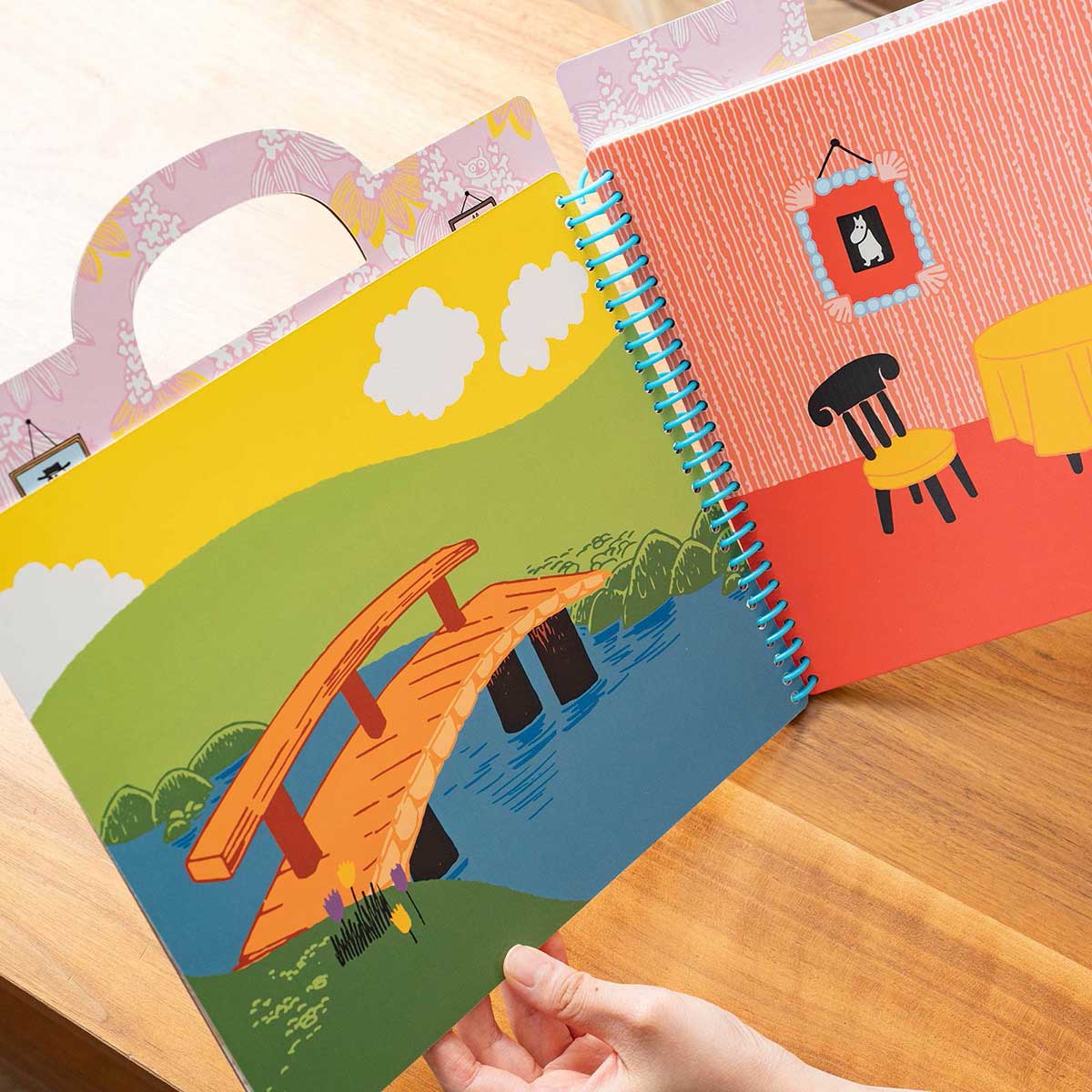 Moomin ムーミン BørneLund ボーネルンド 貼ってはがしてくりかえし遊べる絵本 シールブック