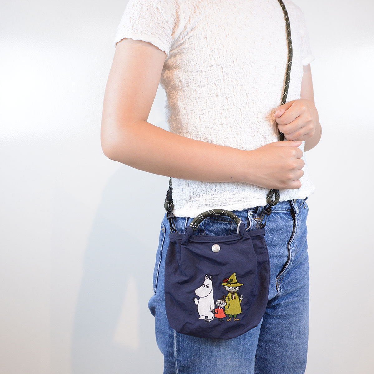 Moomin ムーミン 刺繍ミニショルダーバッグ ( ムーミンフレンズ / ネイビー )