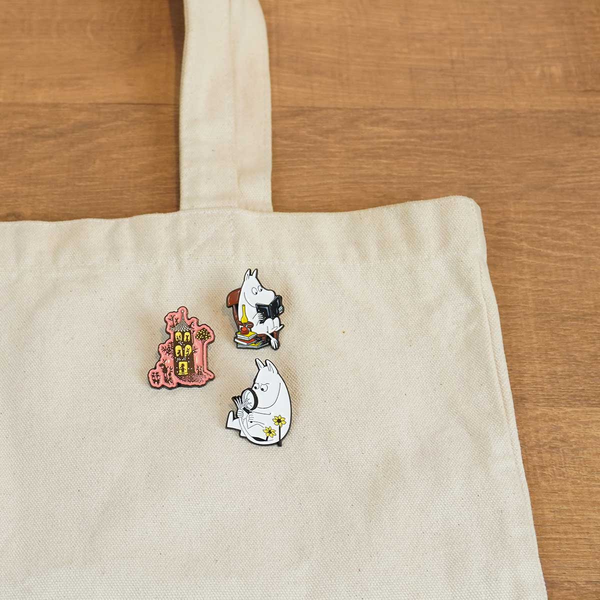 Moomin ムーミン PINBOX ピンボックス ピンバッジ ( 本を読むムーミン / ブラック )