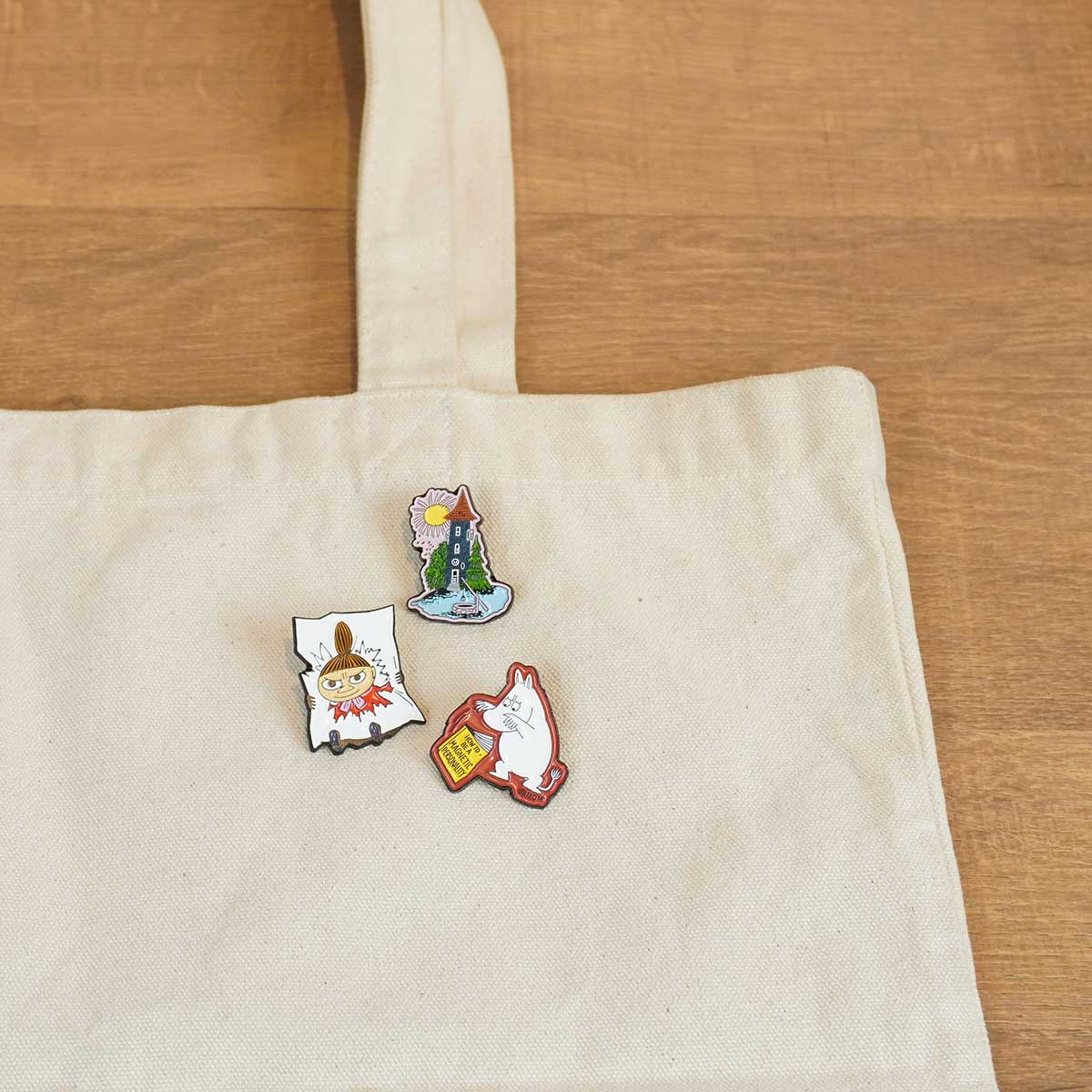 Moomin ムーミン PINBOX ピンボックス ピンバッジ ( 紙を破るミイ )