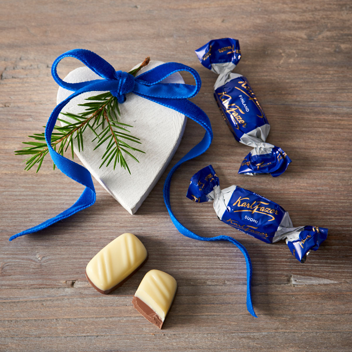 Fazer ファッツェル KarlFazer ミルク＆ホワイト（箱入り / 250g）