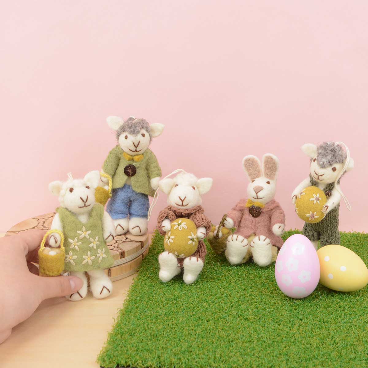 Gry&Sif グライアンドシフ オーナメント ( ホワイトシープ / グリーンパンツ&エッグ )