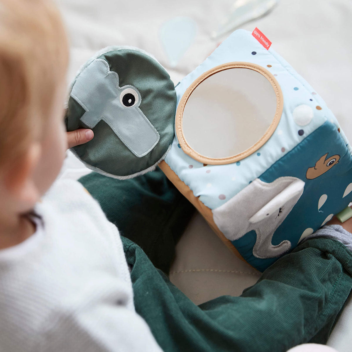 done by deer ダンバイディア 布製知育玩具 ディスカバリーキューブ ( ディアフレンズ / カラーミックス )