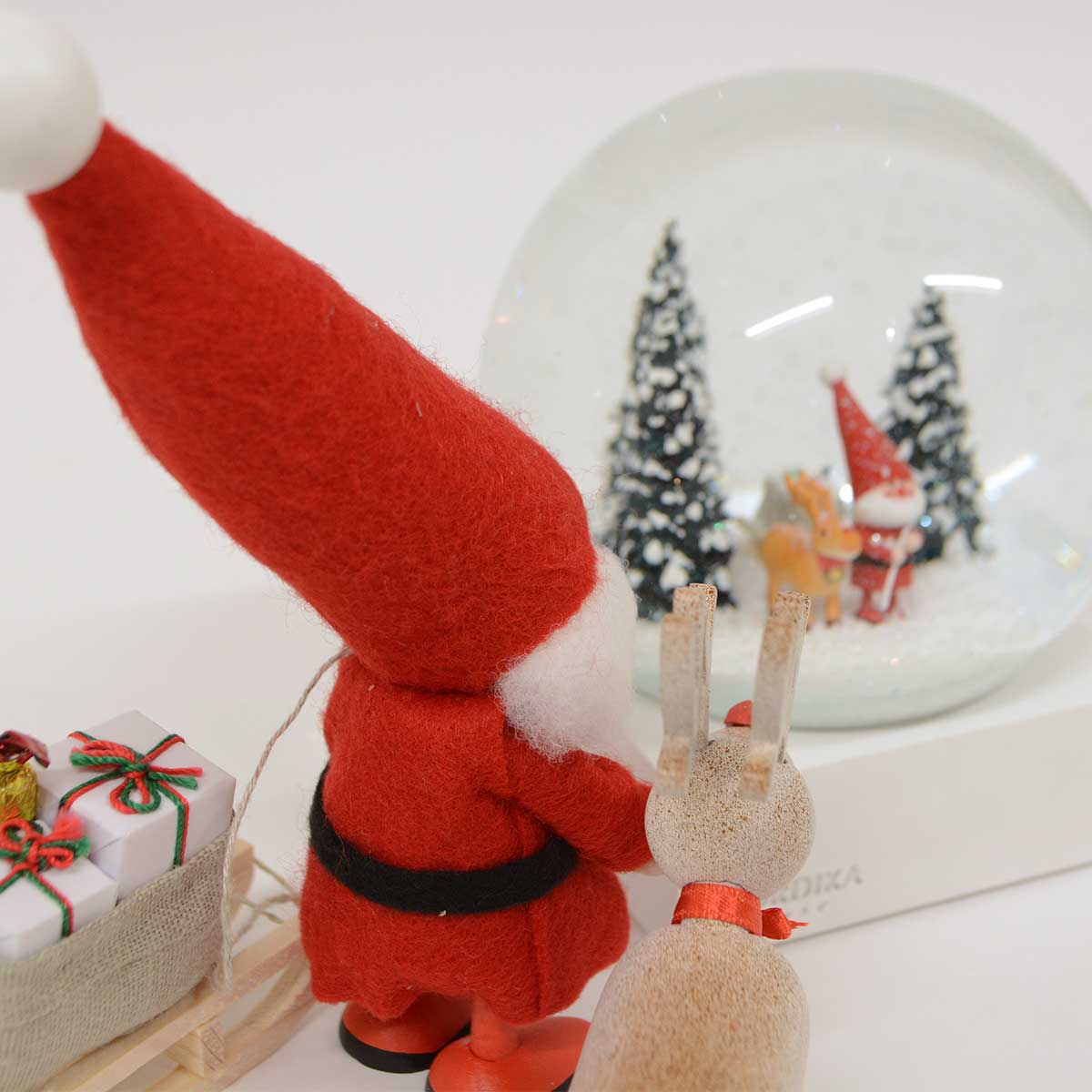 ノルディカ ニッセ サンタ クリスマス スノードーム（ そりをひいたサンタ / レッド ）人形 北欧雑貨｜北欧雑貨