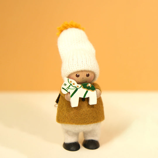 NORDIKA nisse ノルディカ ニッセ クリスマス 木製人形 ( ダーラナホースを持った男の子 / Jule Hygge )