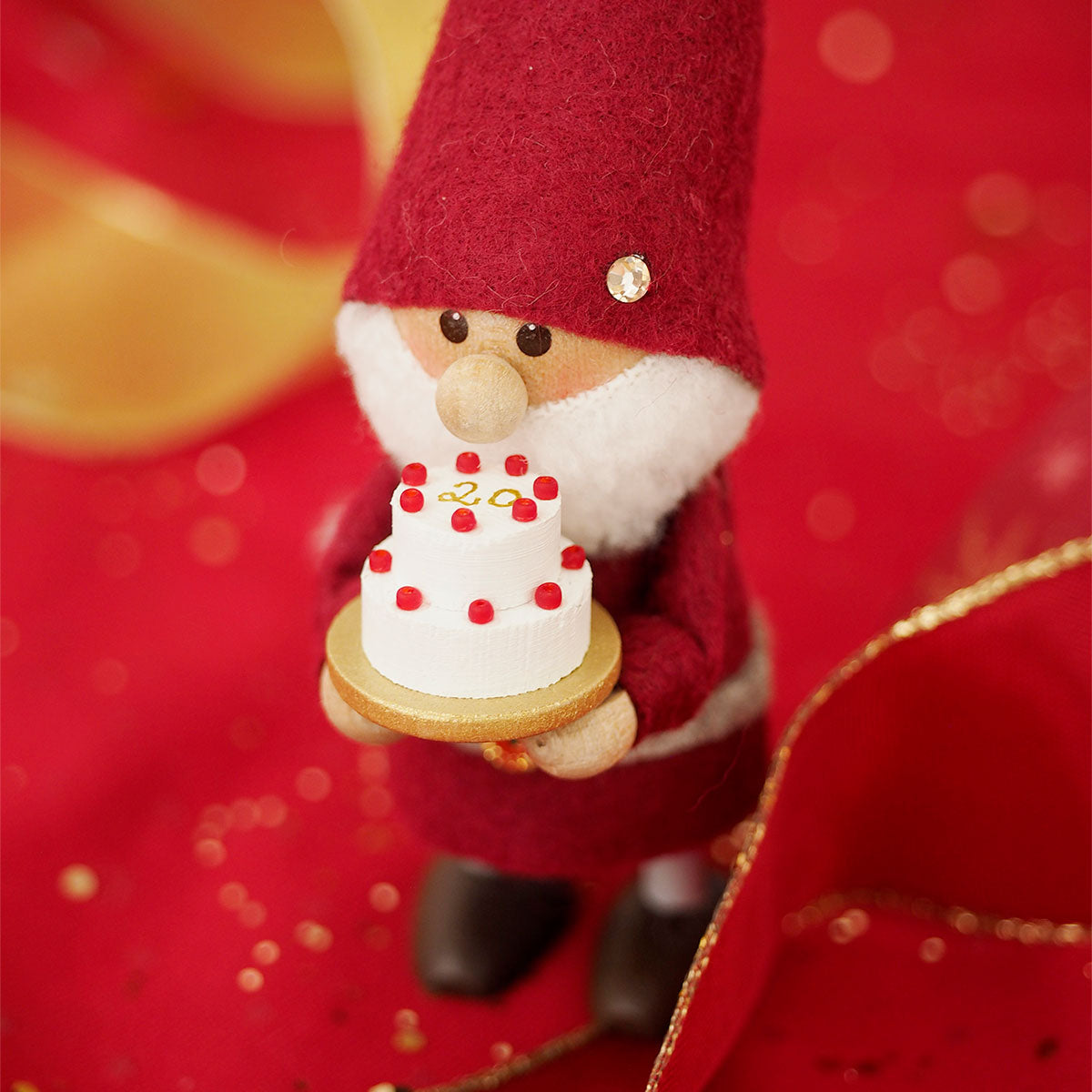【予約】【2025新作】NORDIKA nisse ノルディカ ニッセ クリスマス 木製人形 ( ケーキを持ったサンタ / 20th Celebration )