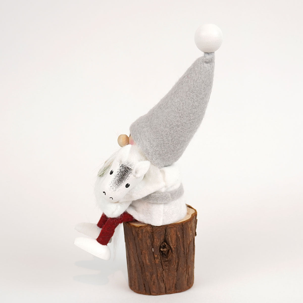 【予約】【2025新作】NORDIKA nisse ノルディカ ニッセ クリスマス 木製人形 ( 馬を抱えたサンタ / サイレントナイト )
