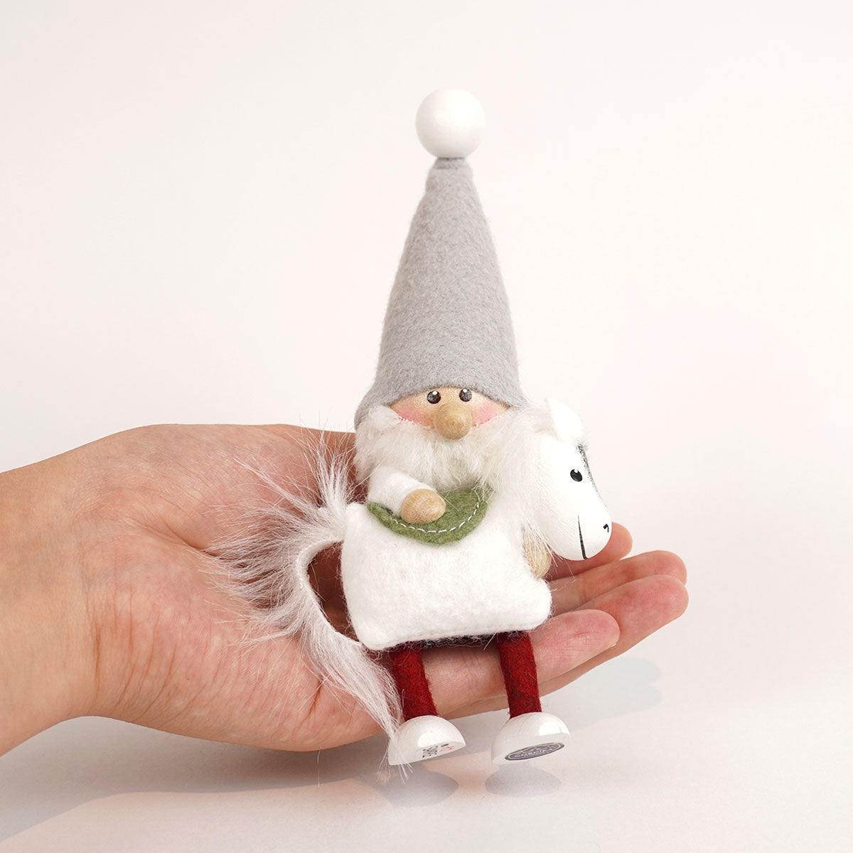 【予約】【2025新作】NORDIKA nisse ノルディカ ニッセ クリスマス 木製人形 ( 馬を抱えたサンタ / サイレントナイト )