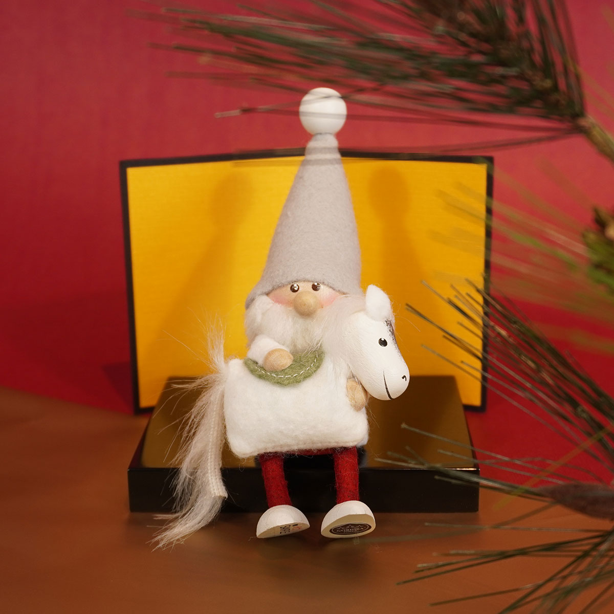 【予約】【2025新作】NORDIKA nisse ノルディカ ニッセ クリスマス 木製人形 ( 馬を抱えたサンタ / サイレントナイト )