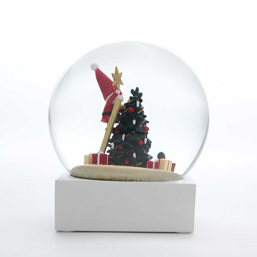 【予約】【2025新作】NORDIKA nisse ノルディカ ニッセ クリスマス スノードーム（ 飾りつけをするサンタとイヌ / レッド ）
