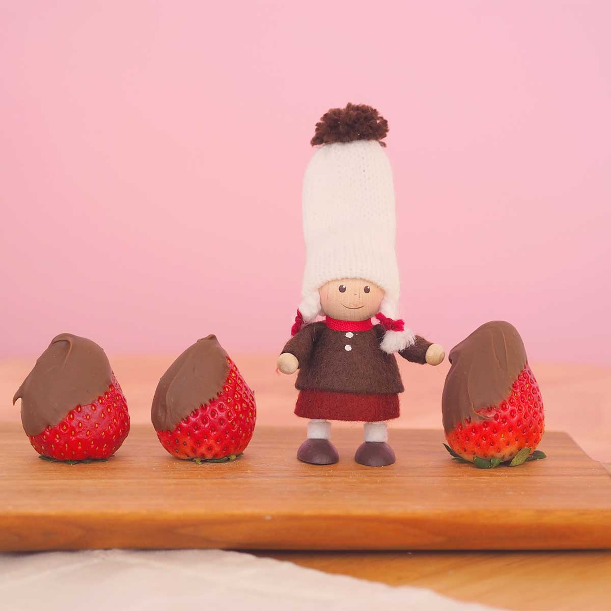 NORDIKA nisse ノルディカ ニッセ クリスマス 木製人形 ( Melty Seriesニット帽の女の子 ＆ ハートセット )