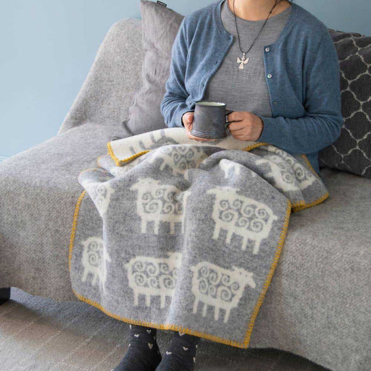 KLIPPAN クリッパン ウール ミニブランケット ベングトのヒツジ ( 70×90cm / グレー )