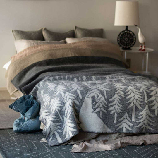 KLIPPAN クリッパン ウールシングルブランケット  ( HOUSE IN THE FOREST / 130×180cm / グレー )