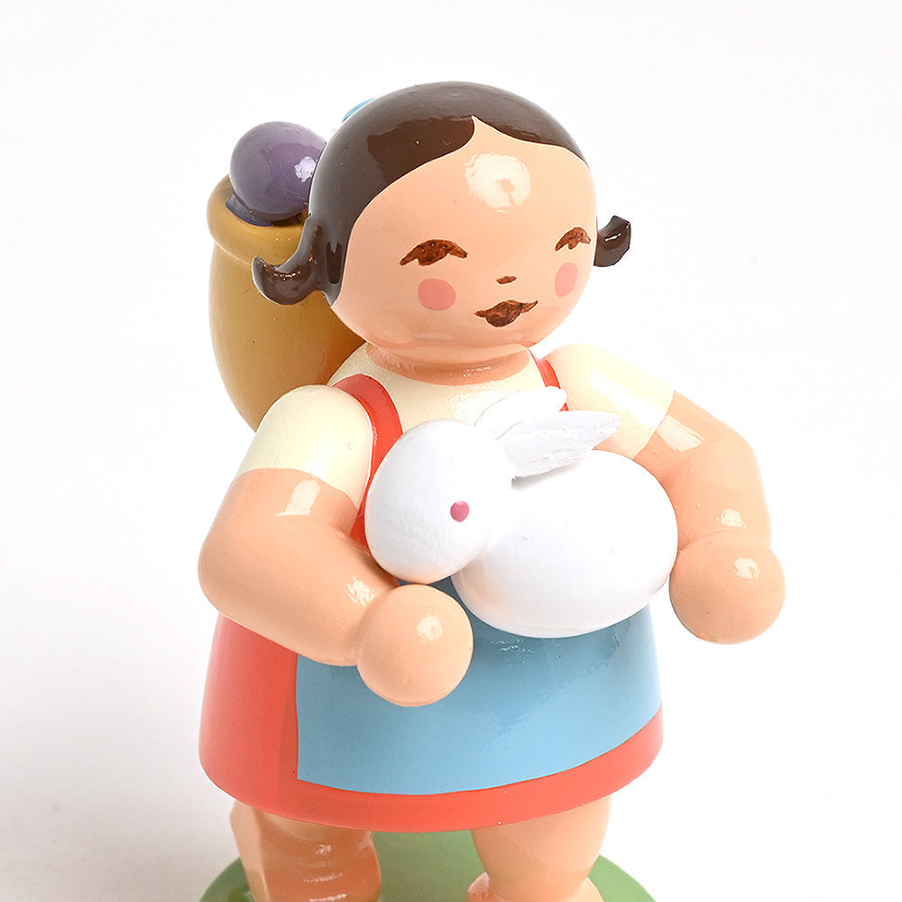 Wendt & Kuhn ヴェント & キューン 木製人形ブロッサムフレンズ ( うさぎを可愛がる女の子 )