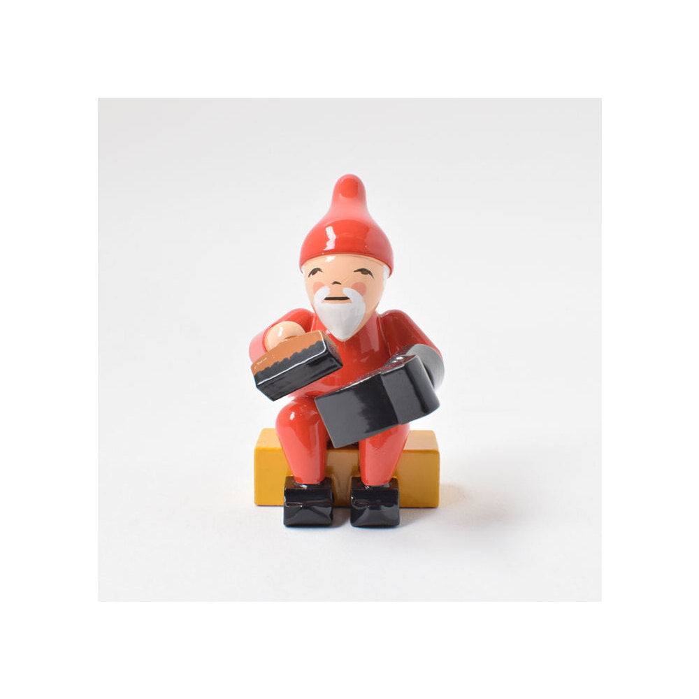 Wendt & Kuhn ヴェント & キューン 木製人形ブロッサムフレンズ ( お手伝いの妖精”ノーム”靴磨き )