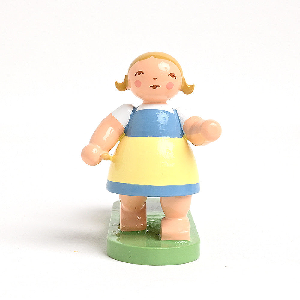 Wendt & Kuhn ヴェント & キューン 木製人形ブロッサムフレンズ ( お手伝いをする女の子 )