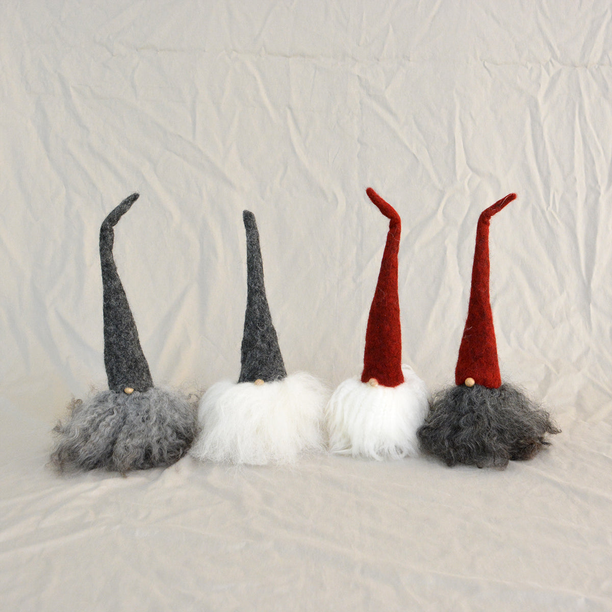 Asas Tomtebod オーサトムテボッド トムテ（スモール / レッドハット / ホワイトヘア）