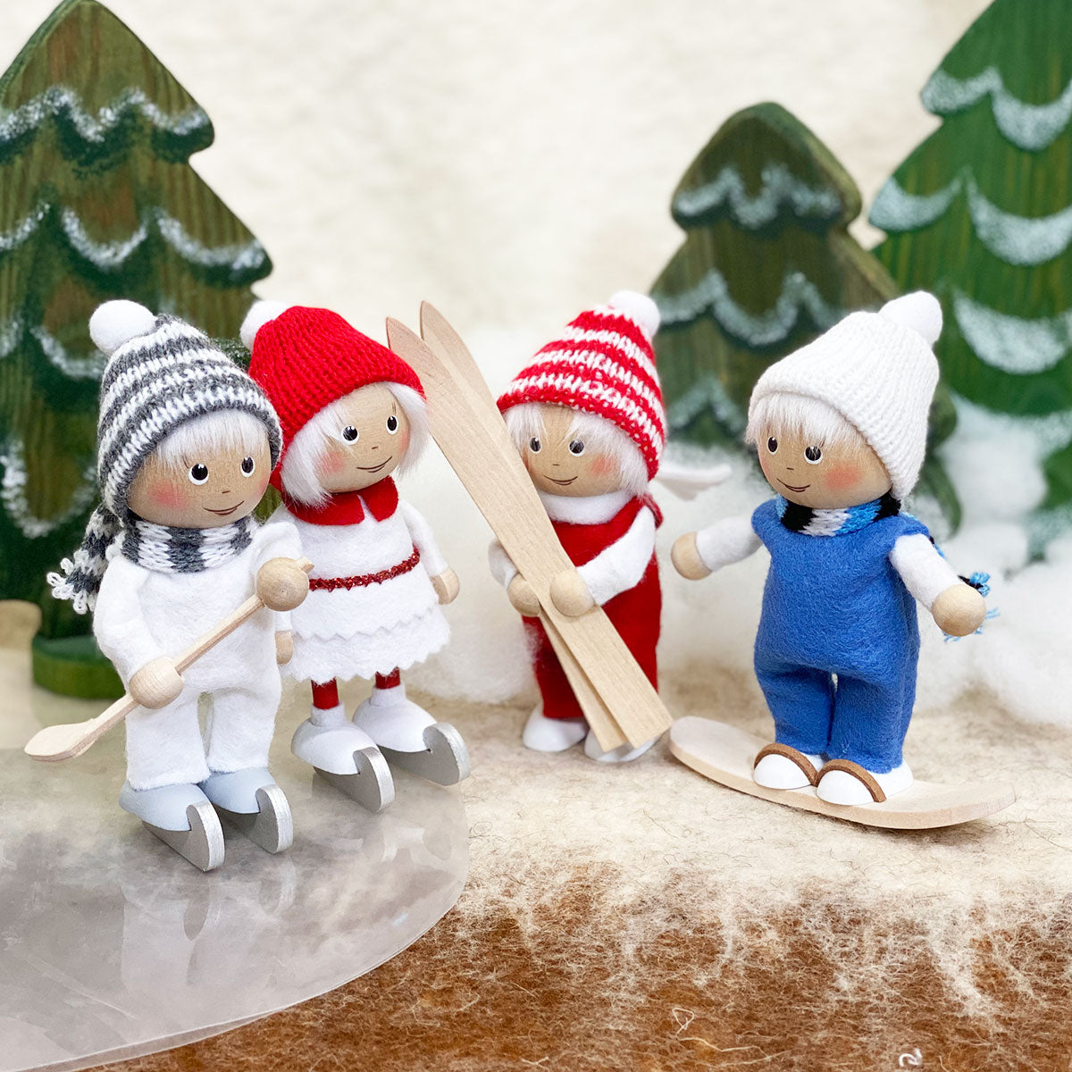 NORDIC GIFT ノルディック・ギフト 木製人形 スケート靴を履いた女の子